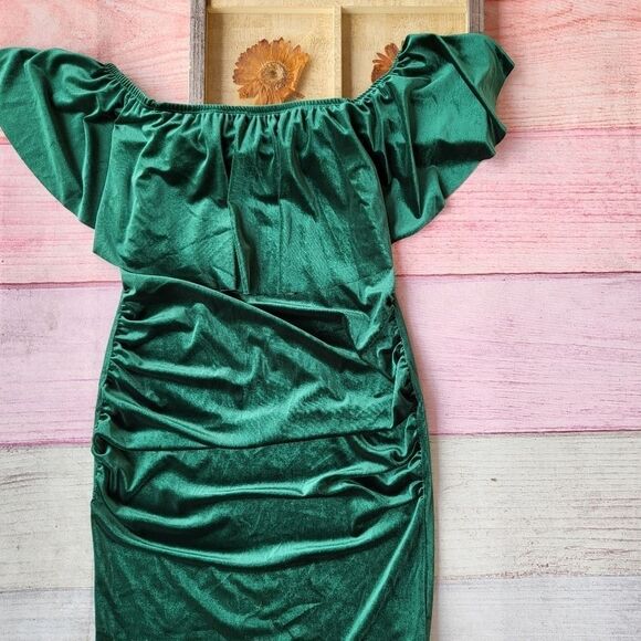 Pinkblush My Bump Forest Green Velvet Off Shoulder Ruched Fitted Maternity Dress - Picture 8 of 10